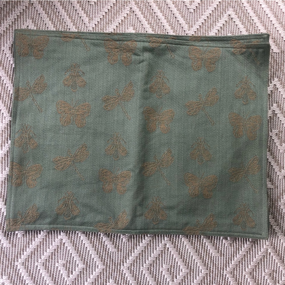 Trillium Cloth Embroidered Placemats Bundle of Four